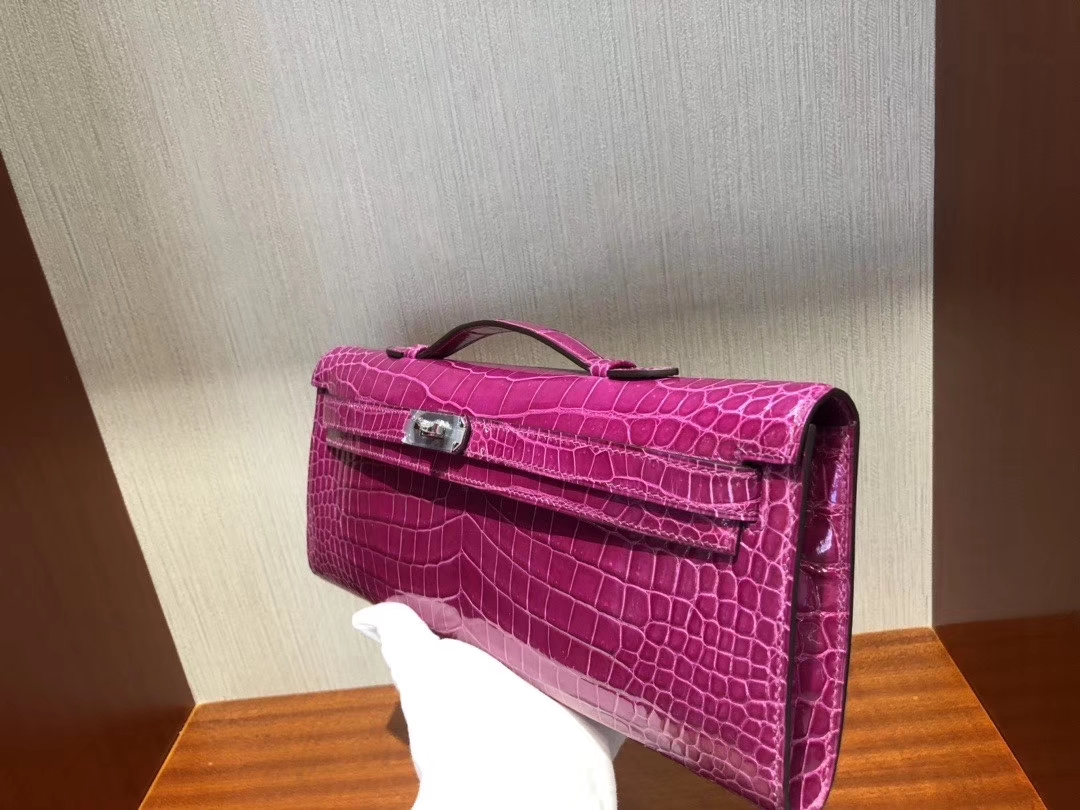 Hermès（爱马仕）Kelly cut 31cm Porosus shiny 亮面澳洲湾鳄鳄鱼 J5 天方夜谭粉紫 银扣 手拿包 晚宴包 现货