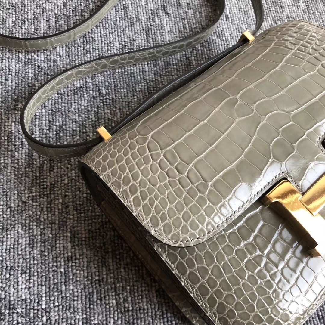 Hermès（爱马仕）Constance 18cm Alligator shiny 亮面鳄鱼  ck81 斑鸠灰 Gris T 金扣 顶级手缝 现货