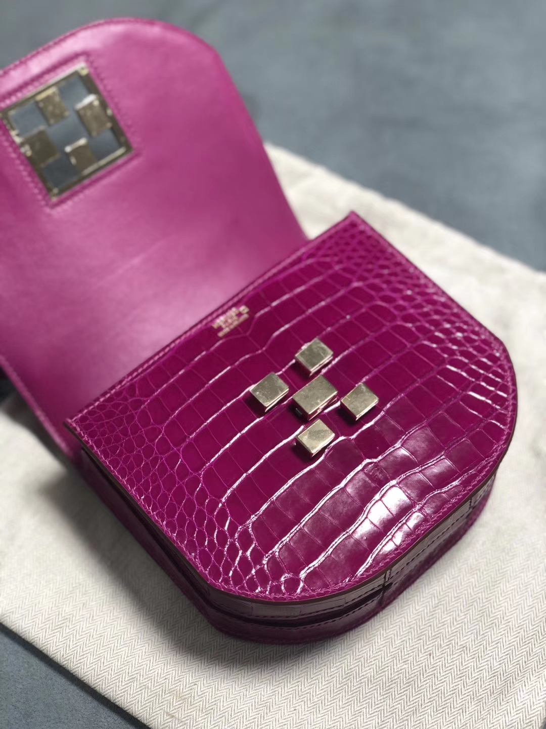 Hermès（爱马仕）马赛克 17cm Alligator shiny J5 天方夜谭粉紫 银扣 定制