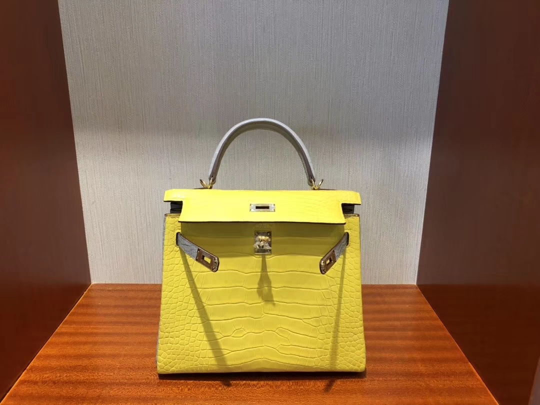 Hermès(爱马仕)Kelly 25cm Alligator matt 雾面鳄鱼 M9 冰凝黄 拼 ck80 珍珠灰 grey pearl 马蹄印 顶级手缝-拉尔森鳄鱼皮具定制 - 爱马仕包包官网 Hermès(爱马仕)Kelly 25cm Alligator matt 雾面鳄鱼 M9 冰凝黄 拼 ck80 珍珠灰 grey pearl 马蹄印 顶级手缝