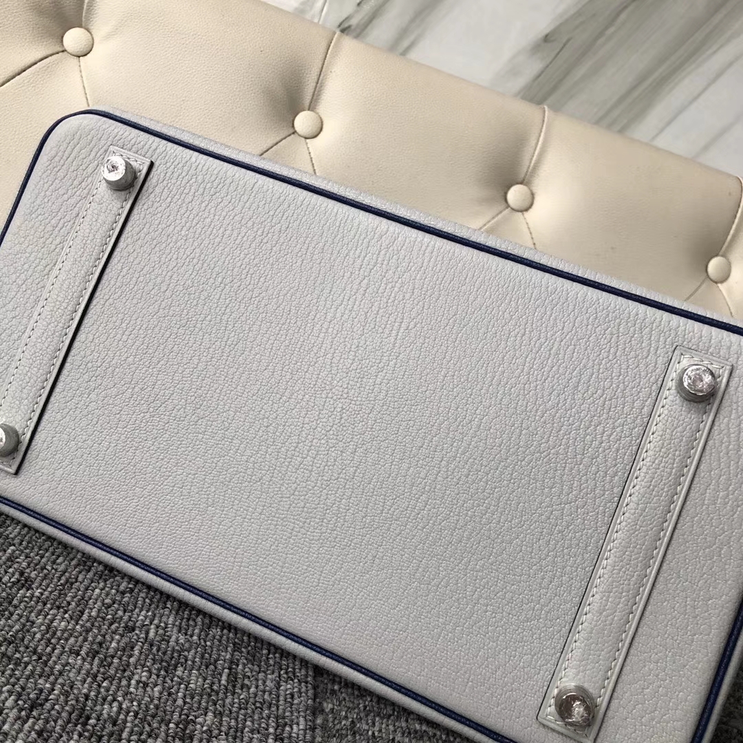 Hermès(爱马仕)Birkin 30cm 山羊皮 珍珠灰拼宝石蓝 银扣 马蹄印 定制-拉尔森鳄鱼皮具定制 - 爱马仕包包官网 Hermès(爱马仕)Birkin 30cm 山羊皮 珍珠灰拼宝石蓝 银扣 马蹄印 定制
