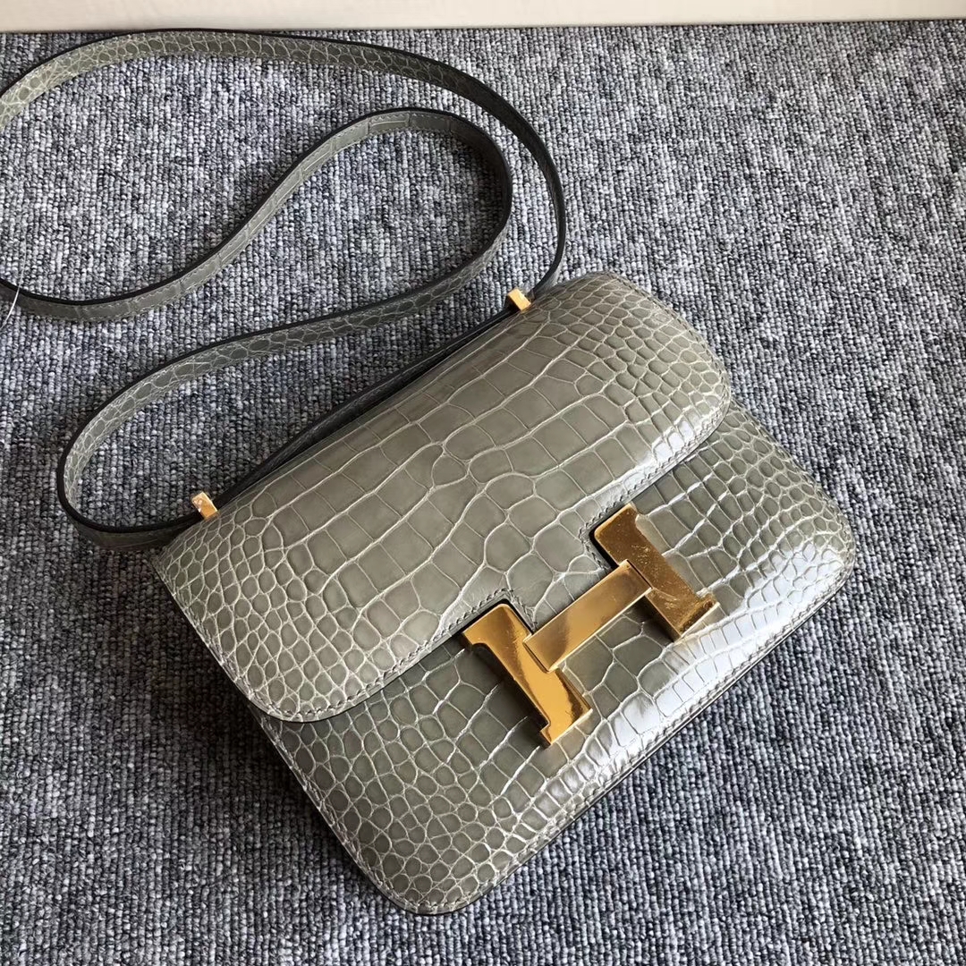 Hermès（爱马仕）Constance 18cm Alligator shiny 亮面鳄鱼  ck81 斑鸠灰 Gris T 金扣 顶级手缝 现货