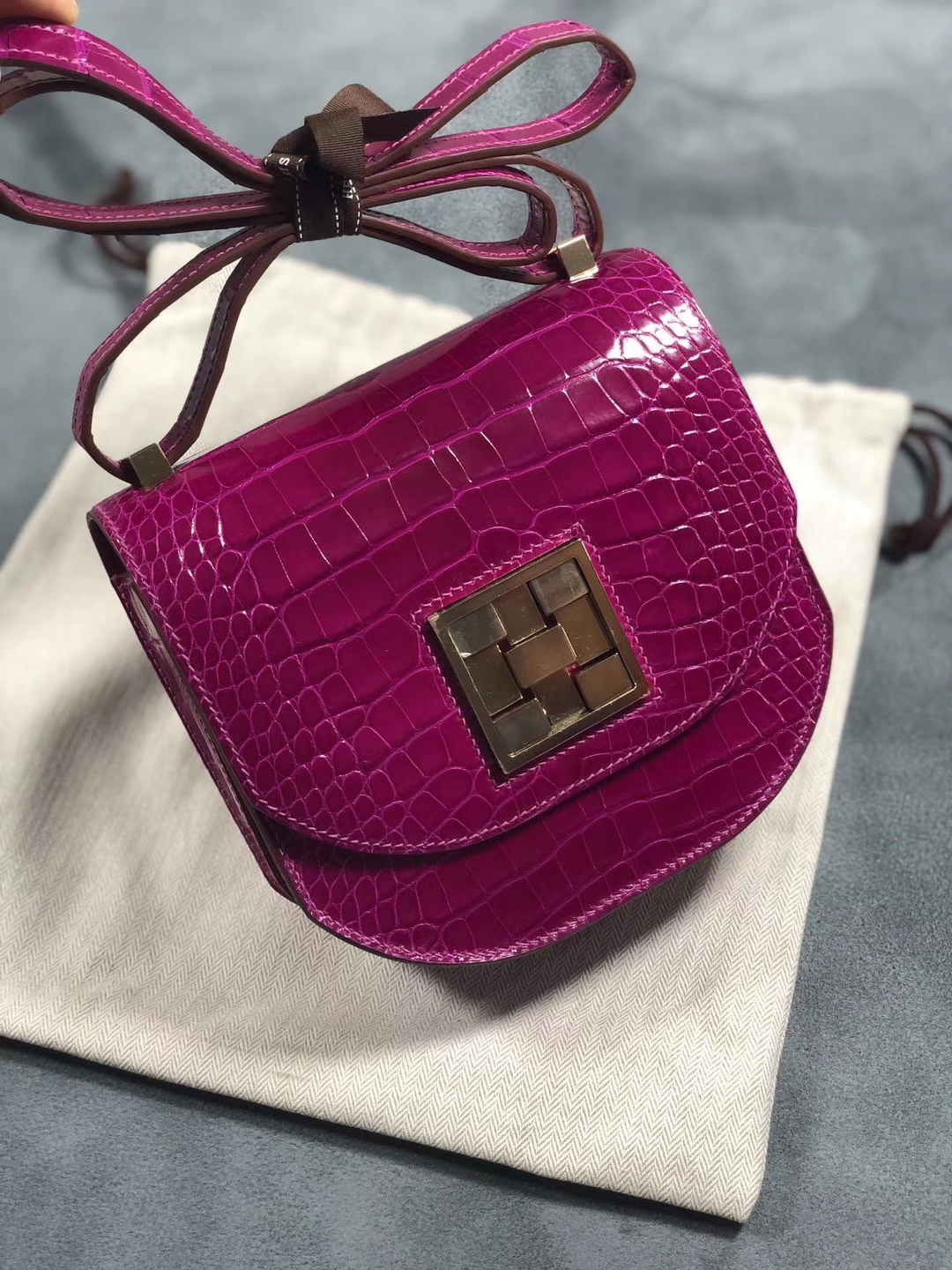 Hermès（爱马仕）马赛克 17cm Alligator shiny J5 天方夜谭粉紫 银扣 定制