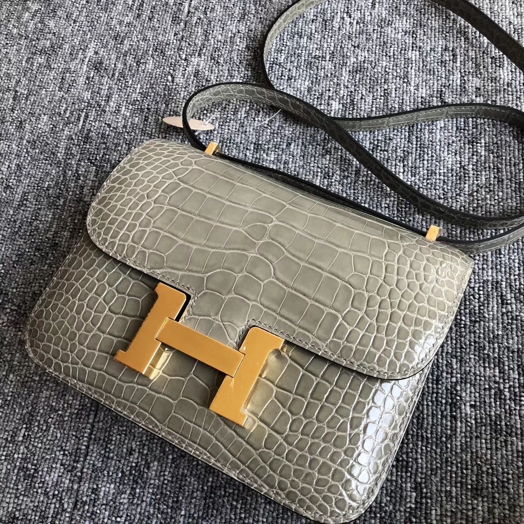 Hermès（爱马仕）Constance 18cm Alligator shiny 亮面鳄鱼  ck81 斑鸠灰 Gris T 金扣 顶级手缝 现货