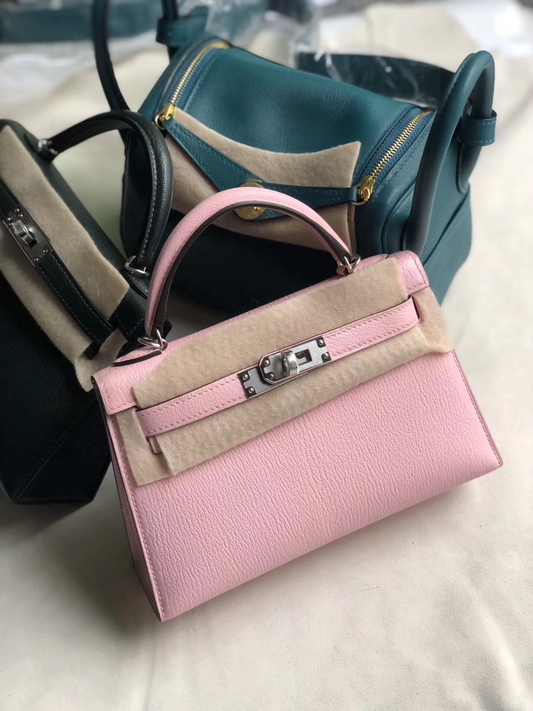Hermès（爱马仕）mini kelly 山羊皮 3Ｑ粉  芭比粉 银扣 定制