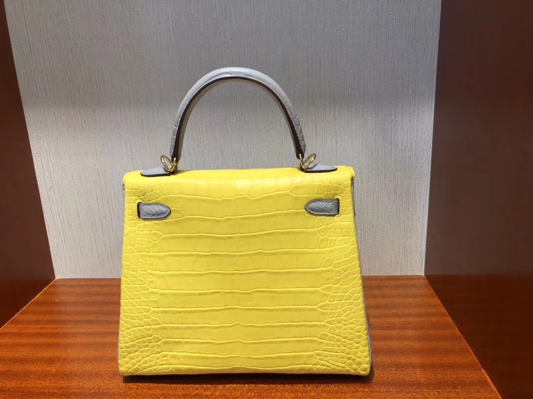Hermès(爱马仕)Kelly 25cm Alligator matt 雾面鳄鱼 M9 冰凝黄 拼 ck80 珍珠灰 grey pearl 马蹄印 顶级手缝-拉尔森鳄鱼皮具定制 - 爱马仕包包官网 Hermès(爱马仕)Kelly 25cm Alligator matt 雾面鳄鱼 M9 冰凝黄 拼 ck80 珍珠灰 grey pearl 马蹄印 顶级手缝