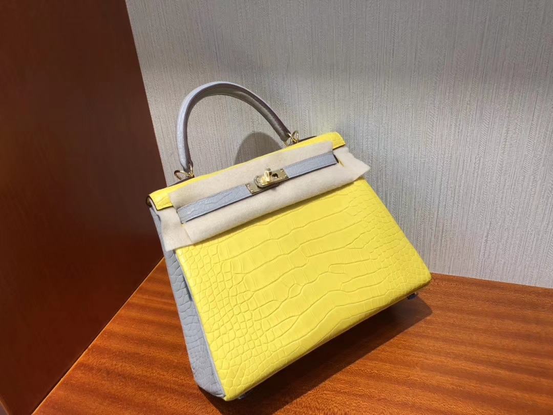 Hermès(爱马仕)Kelly 25cm Alligator matt 雾面鳄鱼 M9 冰凝黄 拼 ck80 珍珠灰 grey pearl 马蹄印 顶级手缝-拉尔森鳄鱼皮具定制 - 爱马仕包包官网 Hermès(爱马仕)Kelly 25cm Alligator matt 雾面鳄鱼 M9 冰凝黄 拼 ck80 珍珠灰 grey pearl 马蹄印 顶级手缝