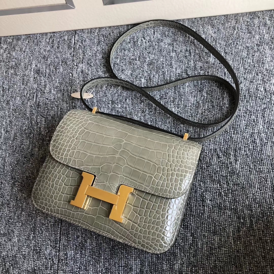 Hermès（爱马仕）Constance 18cm Alligator shiny 亮面鳄鱼  ck81 斑鸠灰 Gris T 金扣 顶级手缝 现货