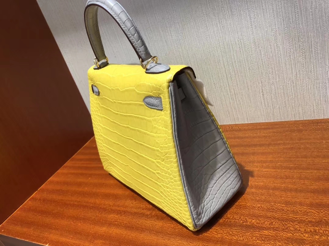 Hermès(爱马仕)Kelly 25cm Alligator matt 雾面鳄鱼 M9 冰凝黄 拼 ck80 珍珠灰 grey pearl 马蹄印 顶级手缝-拉尔森鳄鱼皮具定制 - 爱马仕包包官网 Hermès(爱马仕)Kelly 25cm Alligator matt 雾面鳄鱼 M9 冰凝黄 拼 ck80 珍珠灰 grey pearl 马蹄印 顶级手缝