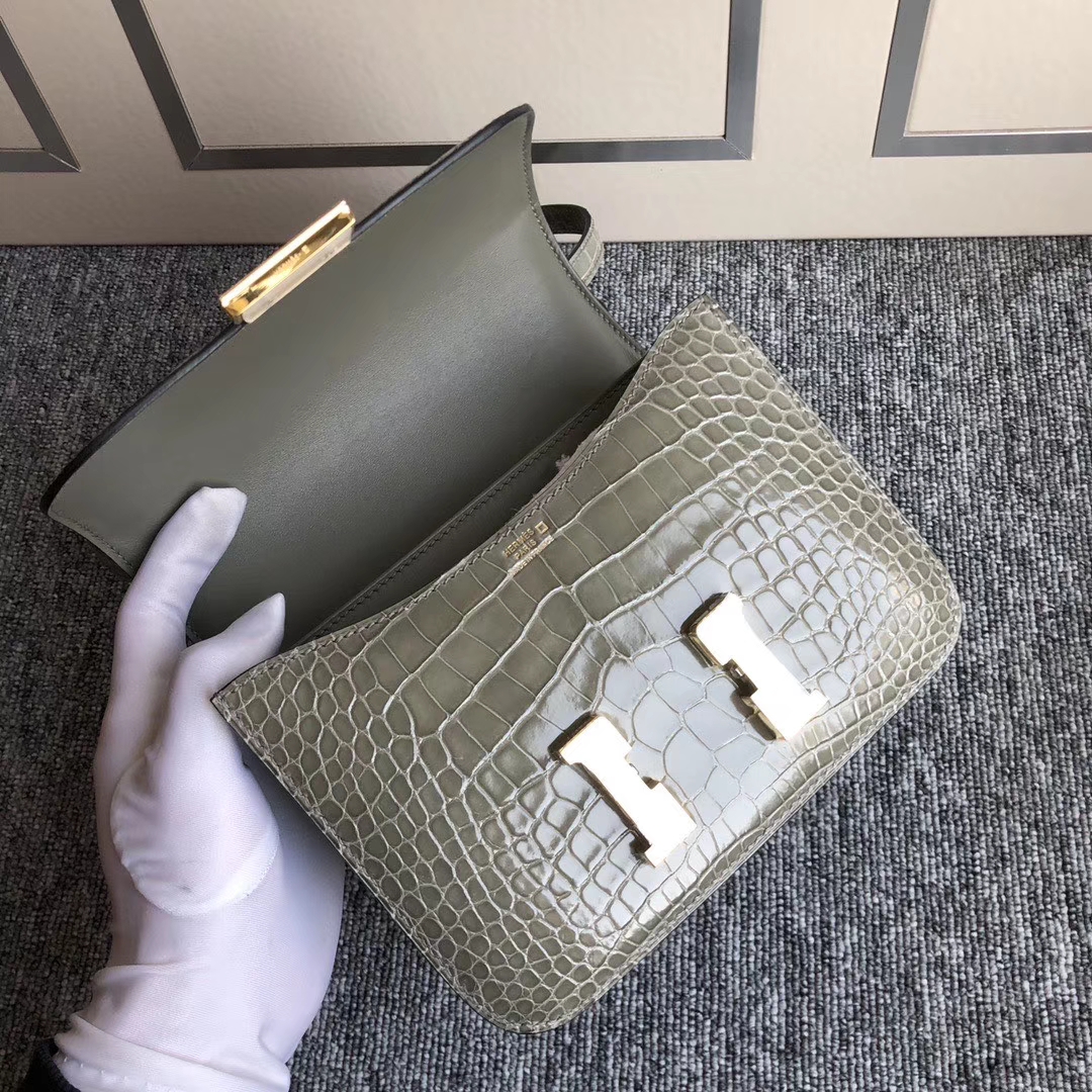 Hermès（爱马仕）Constance 18cm Alligator shiny 亮面鳄鱼  ck81 斑鸠灰 Gris T 金扣 顶级手缝 现货