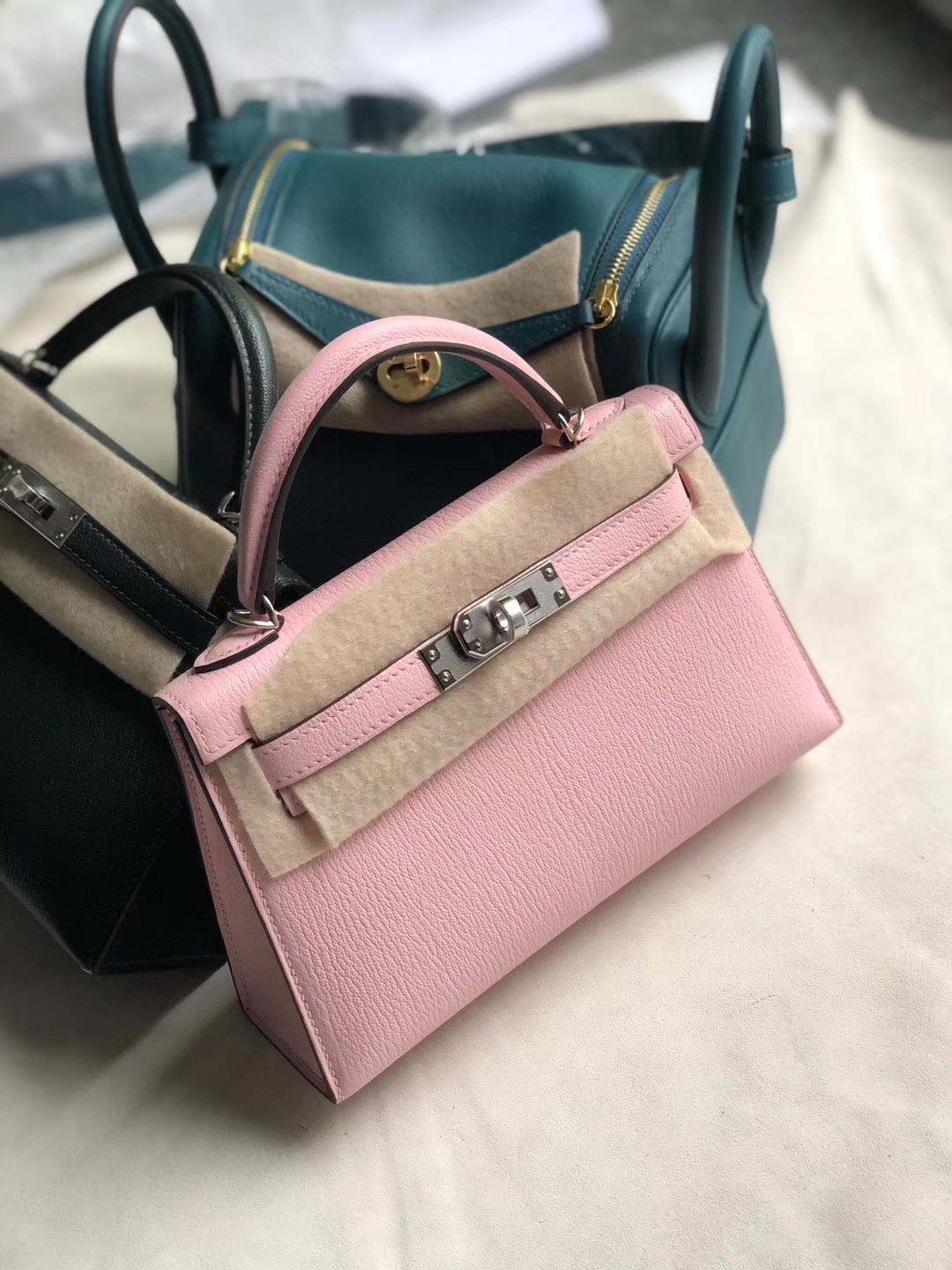 Hermès（爱马仕）mini kelly 山羊皮 3Ｑ粉  芭比粉 银扣 定制