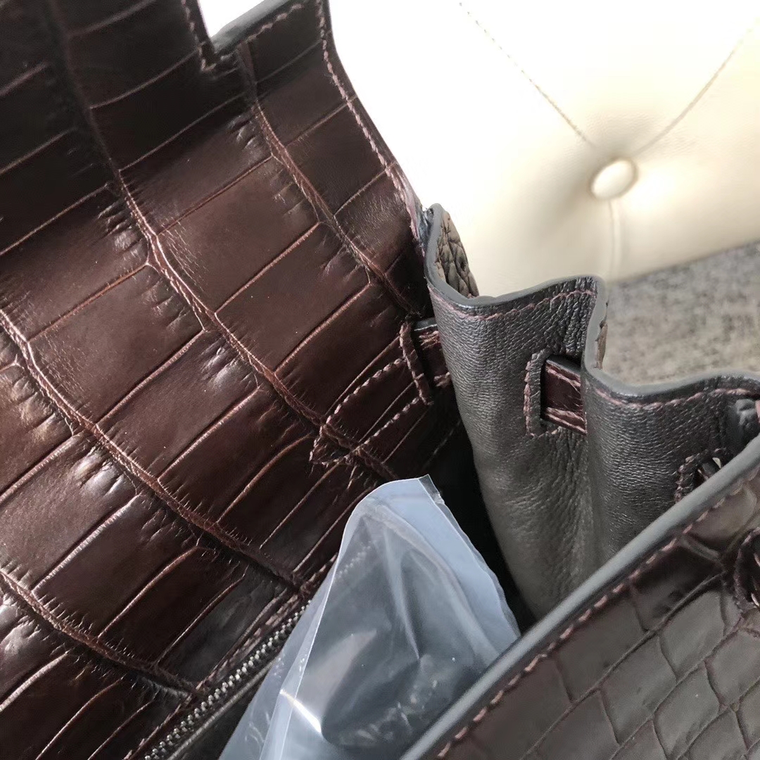 Hermès(爱马仕)Kelly 28cm Crocodile matt 雾面鳄鱼 巧克力色 咖啡色 银扣 顶级手缝-拉尔森鳄鱼皮具定制 - 爱马仕包包官网 Hermès(爱马仕)Kelly 28cm Crocodile matt 雾面鳄鱼 巧克力色 咖啡色 银扣 顶级手缝