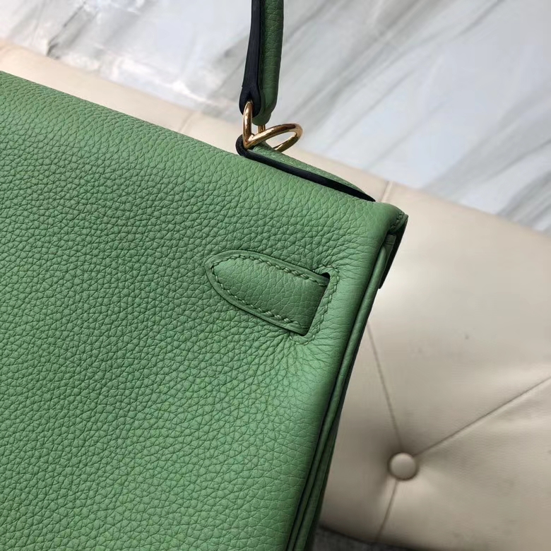 Hermès(爱马仕)Kelly 28cm 原厂小牛皮 togo 3i 牛油果绿 金扣 顶级手缝 现货-拉尔森鳄鱼皮具定制 - 爱马仕包包官网 Hermès(爱马仕)Kelly 28cm 原厂小牛皮 togo 3i 牛油果绿 金扣 顶级手缝 现货