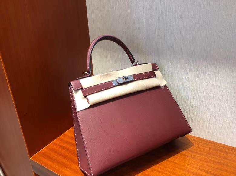 Hermès(爱马仕)限量款 Kelly 新皮种 Graine Monsieur ck55爱马仕红 Rouge H 红白双线 银扣 外缝 28cm-拉尔森鳄鱼皮具定制 - 爱马仕包包官网 Hermès(爱马仕)限量款 Kelly 新皮种 Graine Monsieur ck55爱马仕红 Rouge H 红白双线 银扣 外缝 28cm