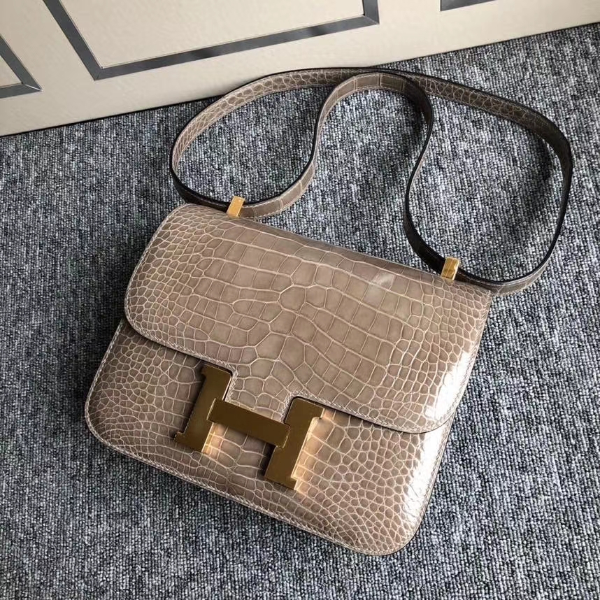 Hermès（爱马仕）Constance 24cm Alligator shiny 亮面鳄鱼 ck81 斑鸠灰 Gris T 金扣 现货