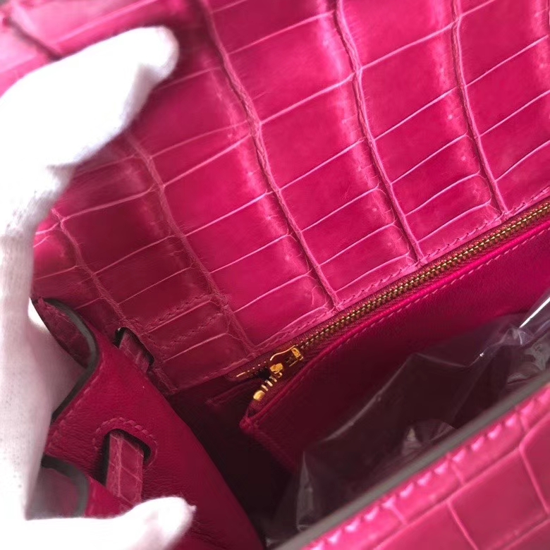 Hermès(爱马仕)Kelly 凯莉包 Crocodile shiny 亮面鳄鱼 J5 天方夜谭粉紫 金扣 25cm 顶级手缝-拉尔森鳄鱼皮具定制 - 爱马仕包包官网 Hermès(爱马仕)Kelly 凯莉包 Crocodile shiny 亮面鳄鱼 J5 天方夜谭粉紫 金扣 25cm 顶级手缝