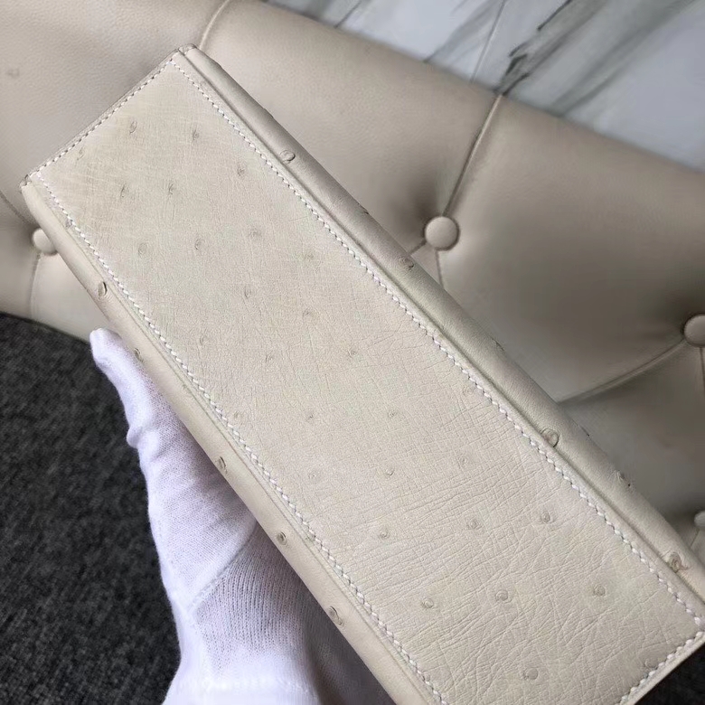 Hermès(爱马仕)Mini kelly pochtte 22cm Ostrich kk 鸵鸟 3C 羊毛白 金扣 顶级手缝 现货-拉尔森鳄鱼皮具定制 - 爱马仕包包官网 Hermès(爱马仕)Mini kelly pochtte 22cm Ostrich kk 鸵鸟 3C 羊毛白 金扣 顶级手缝 现货