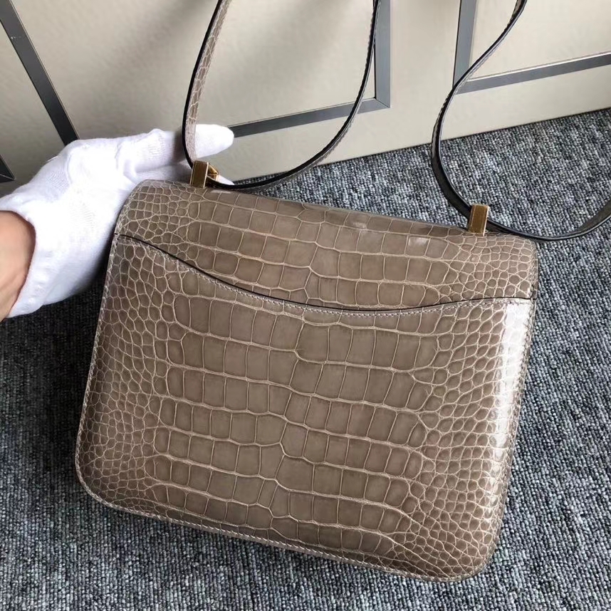 Hermès（爱马仕）Constance 24cm Alligator shiny 亮面鳄鱼 ck81 斑鸠灰 Gris T 金扣 现货