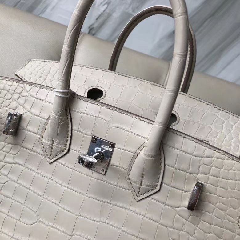 Hermès(爱马仕)Birkin 25cm Alligator matt 雾面鳄鱼 8L 奶油白 Beton 银扣 顶级手缝 定制-拉尔森鳄鱼皮具定制 - 爱马仕包包官网 Hermès(爱马仕)Birkin 25cm Alligator matt 雾面鳄鱼 8L 奶油白 Beton 银扣 顶级手缝 定制