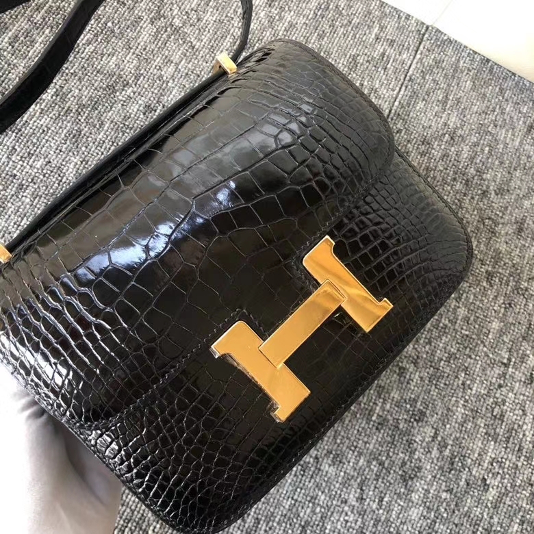 Hermès（爱马仕）Constance 18cm Alligator shiny 亮面鳄鱼 黑色 金扣 顶级手缝 现货