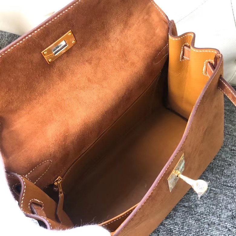 Hermès(爱马仕)Kelly 28cm 麂皮 金棕色 Gold 金扣 顶级手缝 定制-拉尔森鳄鱼皮具定制 - 爱马仕包包官网 Hermès(爱马仕)Kelly 28cm 麂皮 金棕色 Gold 金扣 顶级手缝 定制