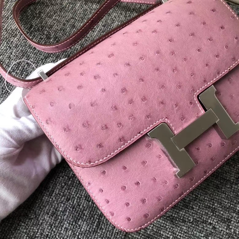 Hermès(爱马仕)Constance 18cm Ostrich kk鸵鸟 浅粉色 银扣 顶级手缝-拉尔森鳄鱼皮具定制 - 爱马仕包包官网 Hermès(爱马仕)Constance 18cm Ostrich kk鸵鸟 浅粉色 银扣 顶级手缝