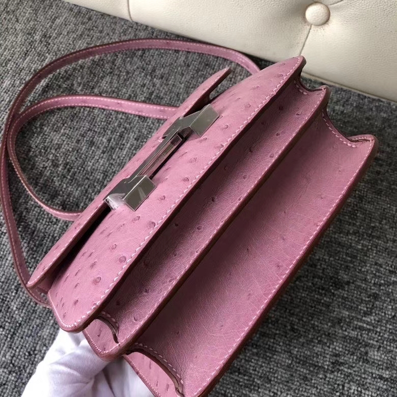 Hermès（爱马仕）Constance 18cm Ostrich kk鸵鸟 浅粉色 银扣 顶级手缝