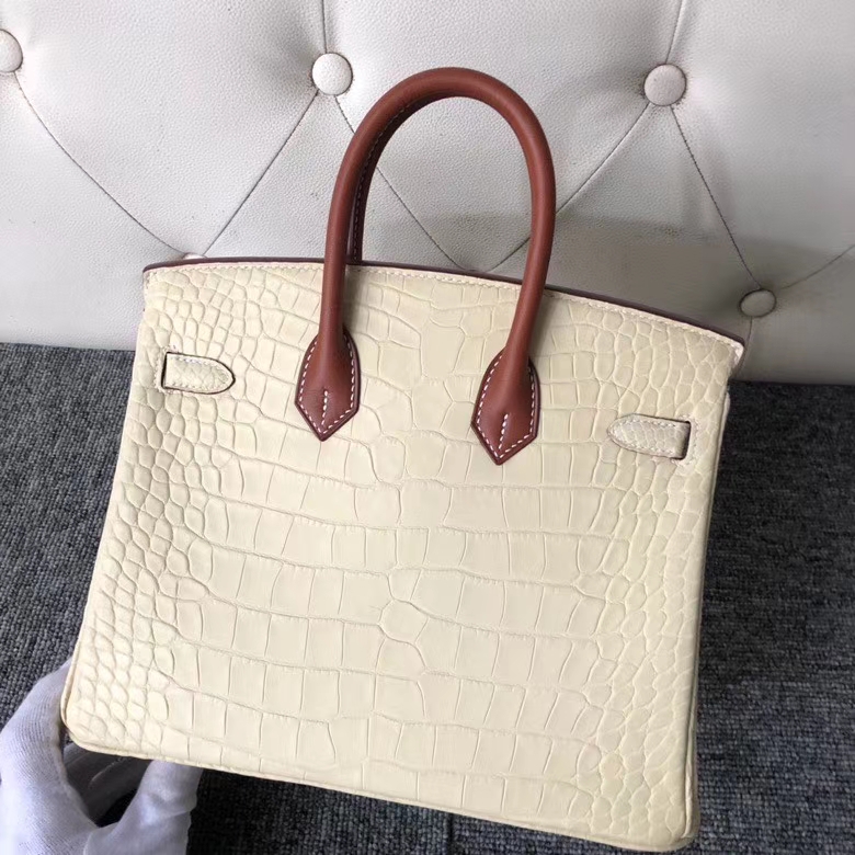 Hermès（爱马仕）Birkin 25cm Alligator matt 雾面鳄鱼 Y1香草色 拼马鞍皮金棕色 银扣 顶级手缝 现货