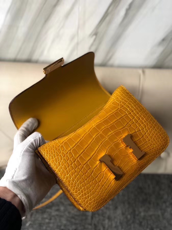 Hermès（爱马仕）Constance 18cm Alligator shiny 亮面鳄鱼 9D 琥珀黄 Ambre 金扣 顶级手缝 现货