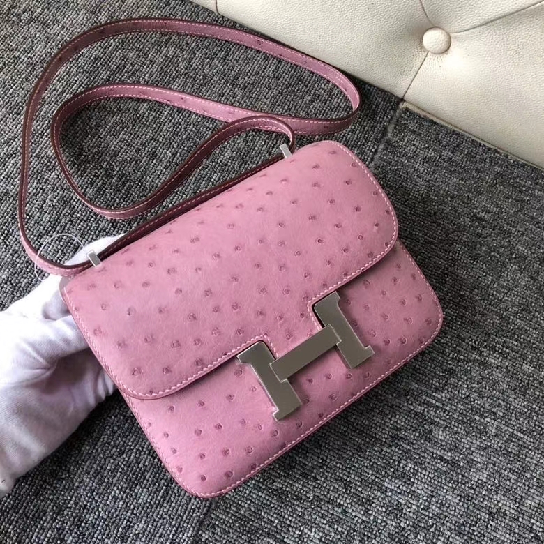 Hermès（爱马仕）Constance 18cm Ostrich kk鸵鸟 浅粉色 银扣 顶级手缝