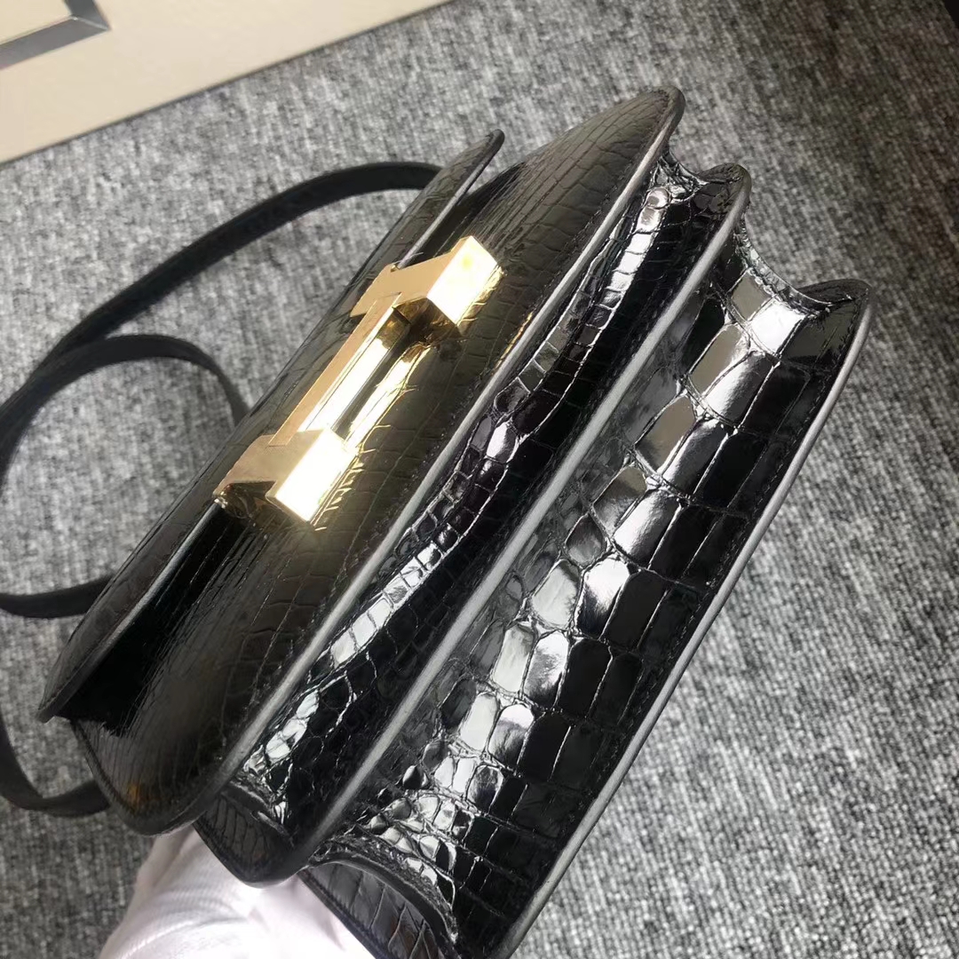 Hermès（爱马仕）Constance 空姐包 shiny alligator crocodile 亮面鳄鱼 Ck89黑色 蜡线全缝 金扣 19cm