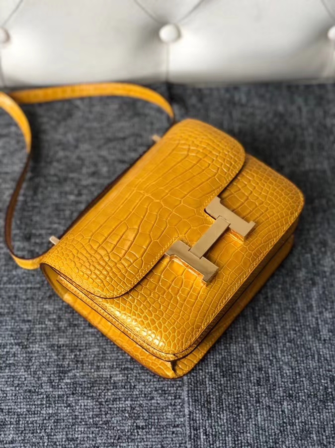 Hermès（爱马仕）Constance 18cm Alligator shiny 亮面鳄鱼 9D 琥珀黄 Ambre 金扣 顶级手缝 现货