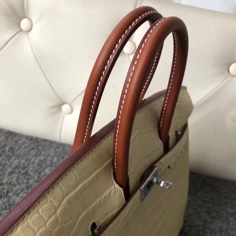 Hermès（爱马仕）Birkin 25cm Alligator matt 雾面鳄鱼 Y1香草色 拼马鞍皮金棕色 银扣 顶级手缝 现货