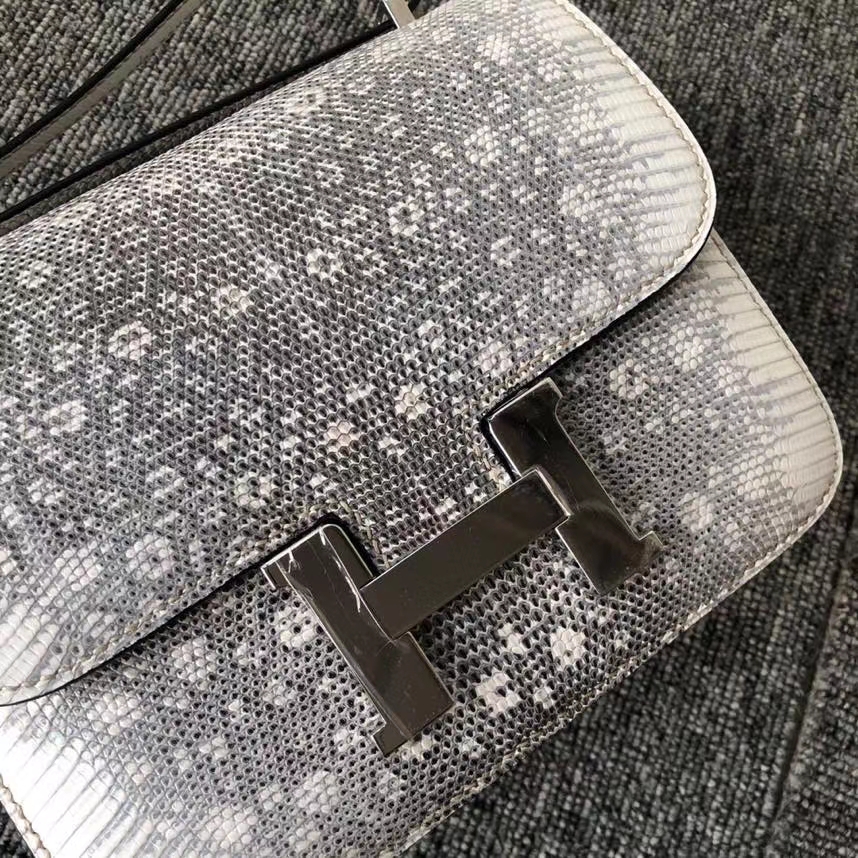 Hermès（爱马仕）Constance 18cm Lizard 进口亮面蜥蜴 01 原色 黑白花色 银扣 现货