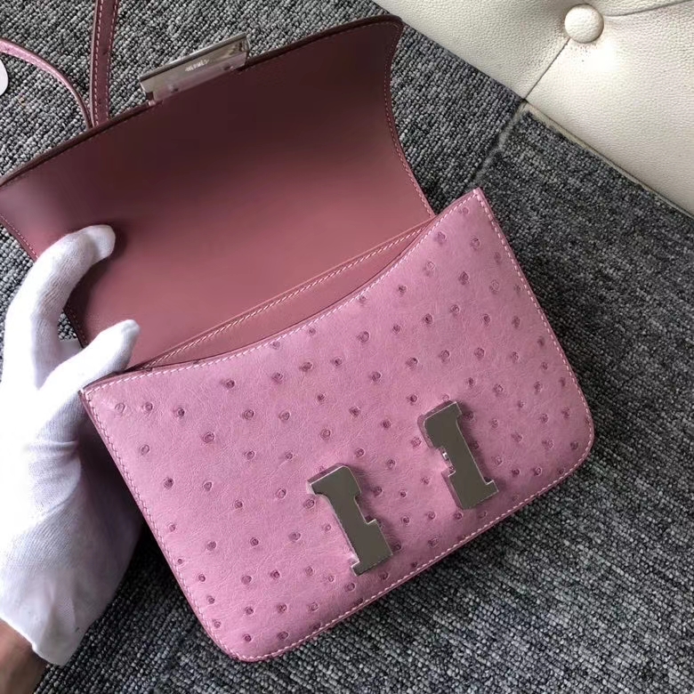 Hermès（爱马仕）Constance 18cm Ostrich kk鸵鸟 浅粉色 银扣 顶级手缝