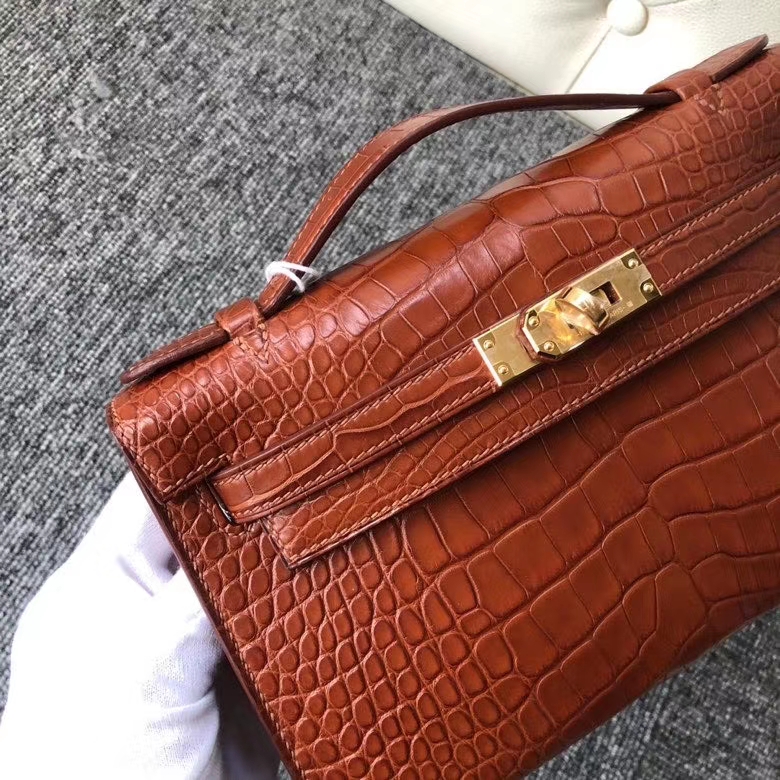 Hermès（爱马仕）Mini kelly pochette 22cm Alligator matt 雾面鳄鱼 棕色 马鞍色 金扣 顶级手缝 现货