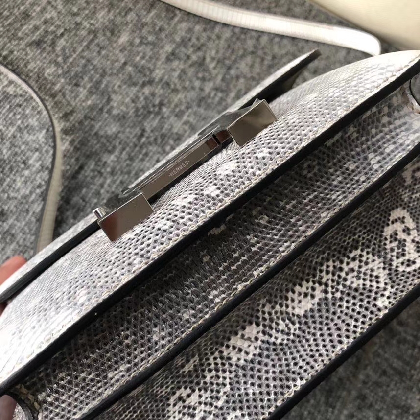 Hermès（爱马仕）Constance 18cm Lizard 进口亮面蜥蜴 01 原色 黑白花色 银扣 现货