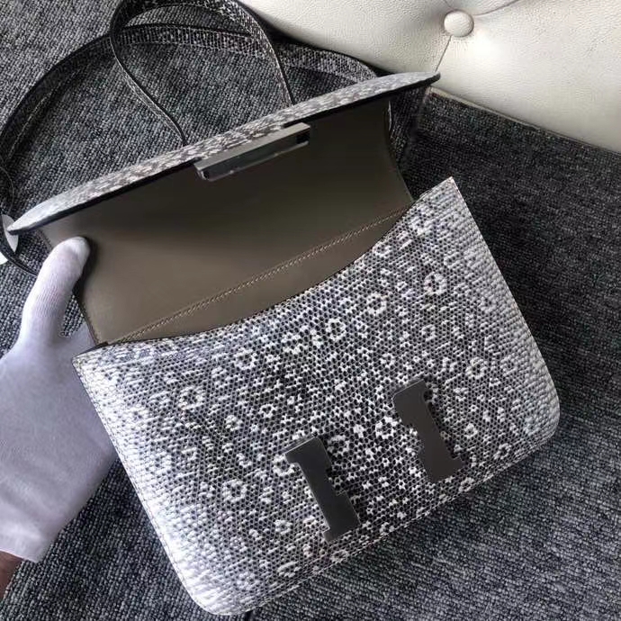 Hermès（爱马仕）Constance 24cm Lizard 进口亮面蜥蜴 01 原色 黑白花色 银扣 定制