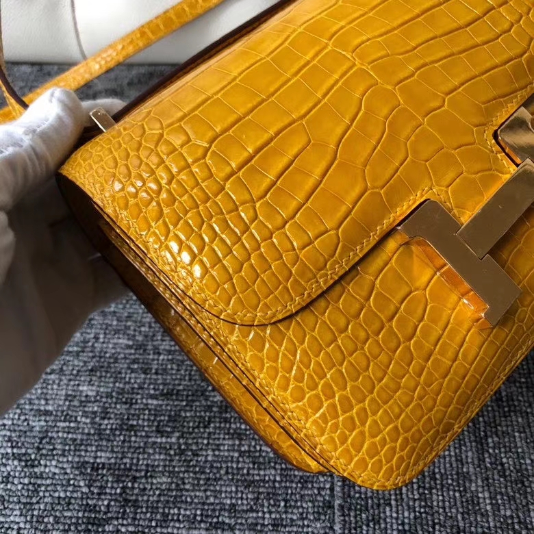 Hermès（爱马仕）Constance 18cm Alligator shiny 亮面鳄鱼 9D 琥珀黄 Ambre 金扣 顶级手缝 现货