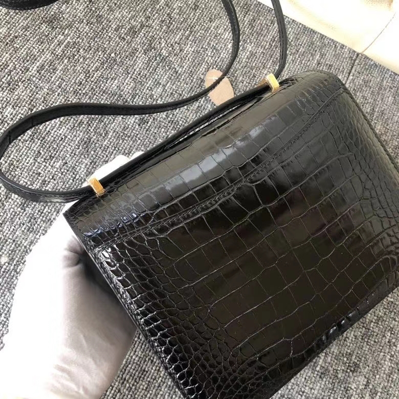 Hermès（爱马仕）Constance 18cm Alligator shiny 亮面鳄鱼 黑色 金扣 顶级手缝 现货