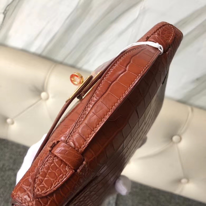 Hermès（爱马仕）Mini kelly pochette 22cm Alligator matt 雾面鳄鱼 棕色 马鞍色 金扣 顶级手缝 现货