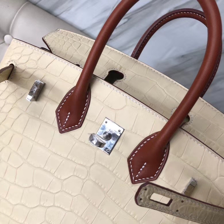 Hermès（爱马仕）Birkin 25cm Alligator matt 雾面鳄鱼 Y1香草色 拼马鞍皮金棕色 银扣 顶级手缝 现货