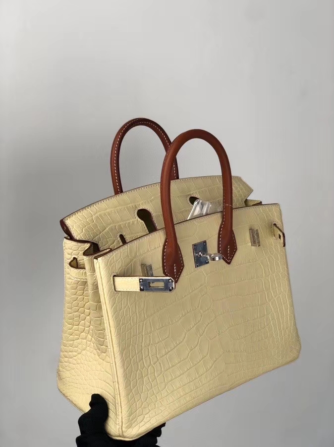 Hermès(爱马仕)Birkin 25cm Alligator matt 雾面鳄鱼 Y1香草色拼马鞍皮金棕色 银扣 顶级手缝 定制-拉尔森鳄鱼皮具定制 - 爱马仕包包官网 Hermès(爱马仕)Birkin 25cm Alligator matt 雾面鳄鱼 Y1香草色拼马鞍皮金棕色 银扣 顶级手缝 定制
