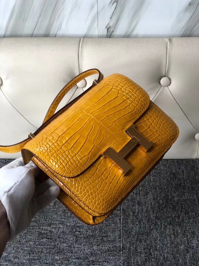Hermès（爱马仕）Constance 18cm Alligator shiny 亮面鳄鱼 9D 琥珀黄 Ambre 金扣 顶级手缝 现货