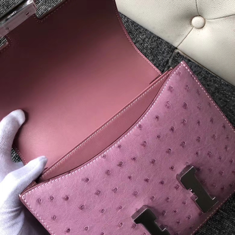 Hermès（爱马仕）Constance 18cm Ostrich kk鸵鸟 浅粉色 银扣 顶级手缝
