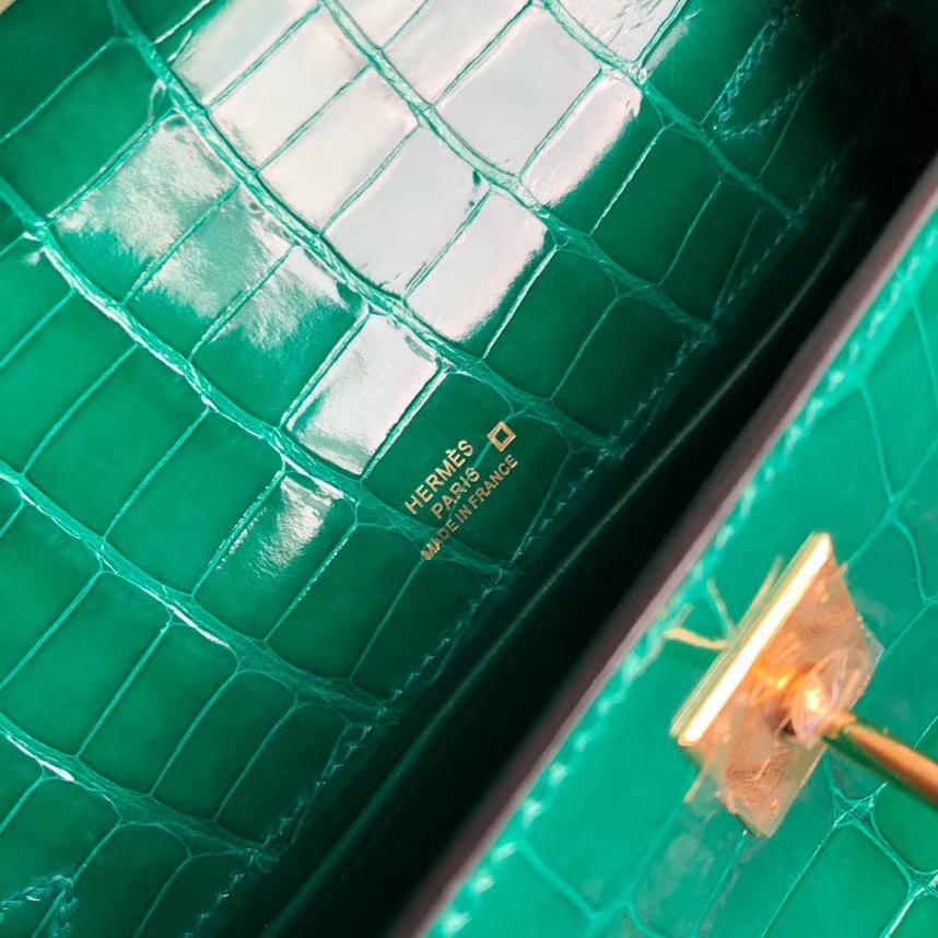 Hermès(爱马仕)Mini kelly pochette 22cm Alligator shiny 亮面鳄鱼 6Q翡翠绿 金扣 现货-拉尔森鳄鱼皮具定制 - 爱马仕包包官网 Hermès(爱马仕)Mini kelly pochette 22cm Alligator shiny 亮面鳄鱼 6Q翡翠绿 金扣 现货