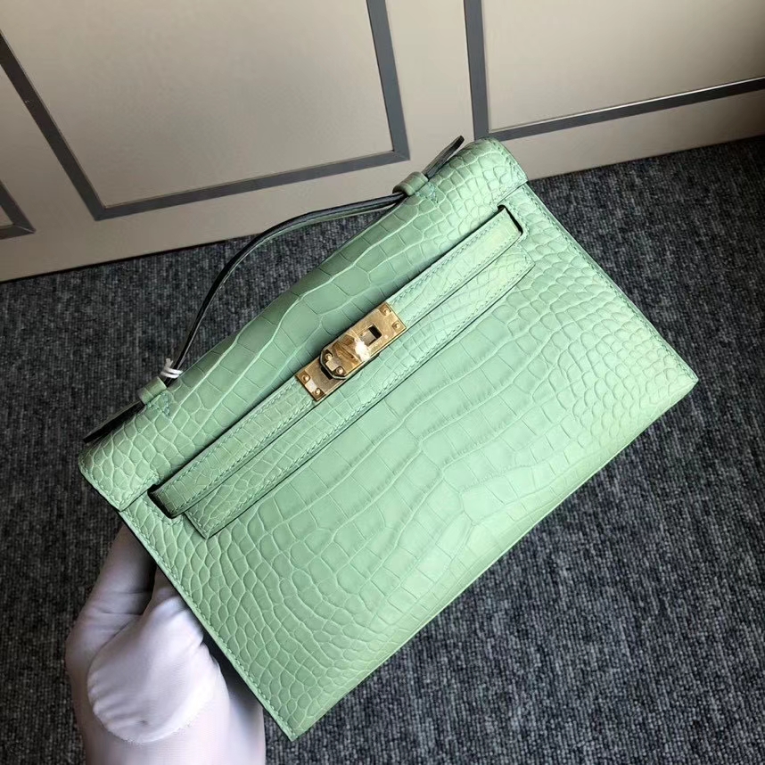 Hermès(爱马仕)Mini kelly pochette 22cm Alligator shiny 亮面鳄鱼 6U 薄荷绿 金扣 现货-拉尔森鳄鱼皮具定制 - 爱马仕包包官网 Hermès(爱马仕)Mini kelly pochette 22cm Alligator shiny 亮面鳄鱼 6U 薄荷绿 金扣 现货