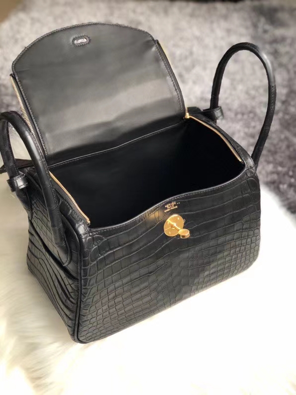 Hermès(爱马仕)Lindy 26cm Crocodie matt 雾面鳄鱼 ck89 黑色 Noir 金扣 顶级手缝 定制-拉尔森鳄鱼皮具定制 - 爱马仕包包官网 Hermès(爱马仕)Lindy 26cm Crocodie matt 雾面鳄鱼 ck89 黑色 Noir 金扣 顶级手缝 定制
