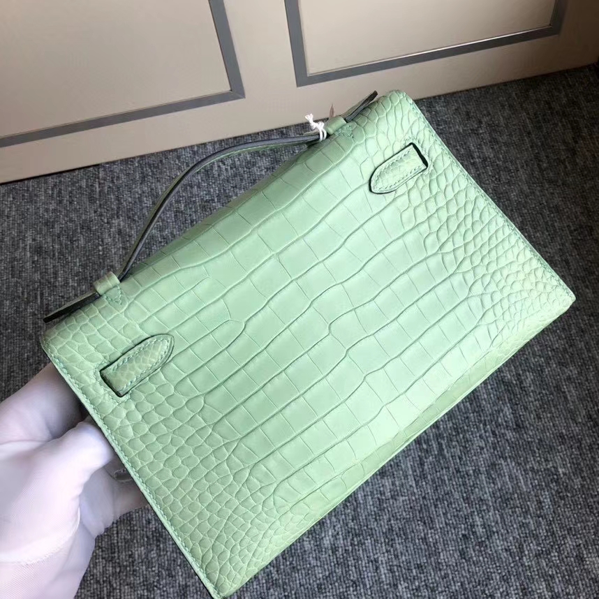 Hermès(爱马仕)Mini kelly pochette 22cm Alligator shiny 亮面鳄鱼 6U 薄荷绿 金扣 现货-拉尔森鳄鱼皮具定制 - 爱马仕包包官网 Hermès(爱马仕)Mini kelly pochette 22cm Alligator shiny 亮面鳄鱼 6U 薄荷绿 金扣 现货