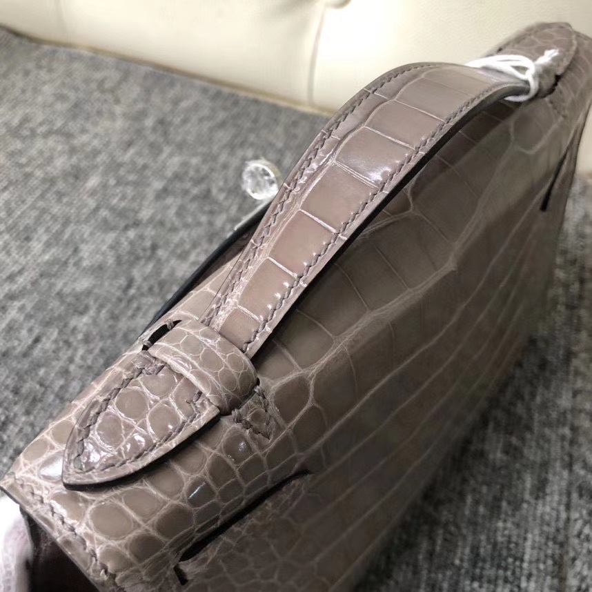 Hermès(爱马仕)Mini kelly pochette 22cm Alligator shiny 亮面鳄鱼 ck81 斑鸠灰 银扣 现货-拉尔森鳄鱼皮具定制 - 爱马仕包包官网 Hermès(爱马仕)Mini kelly pochette 22cm Alligator shiny 亮面鳄鱼 ck81 斑鸠灰 银扣 现货